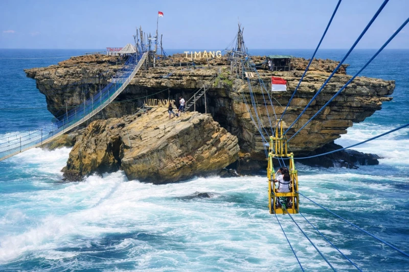 3d2n-yogyakarta-private-tour-jomblang-timang-merapi-borobudur-sunrise